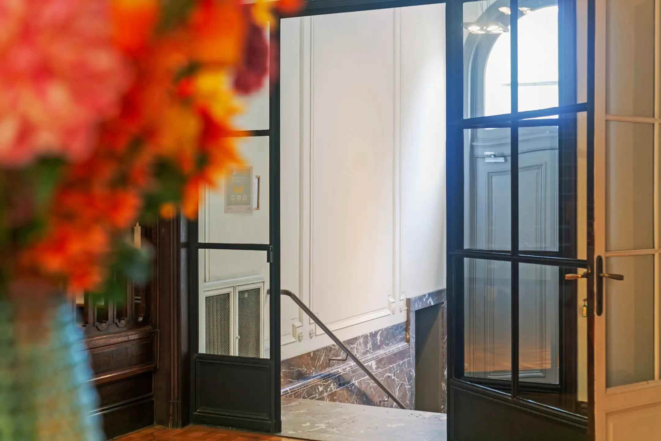 ANTWERPEN - Majestueus gebouw met parking foto 4