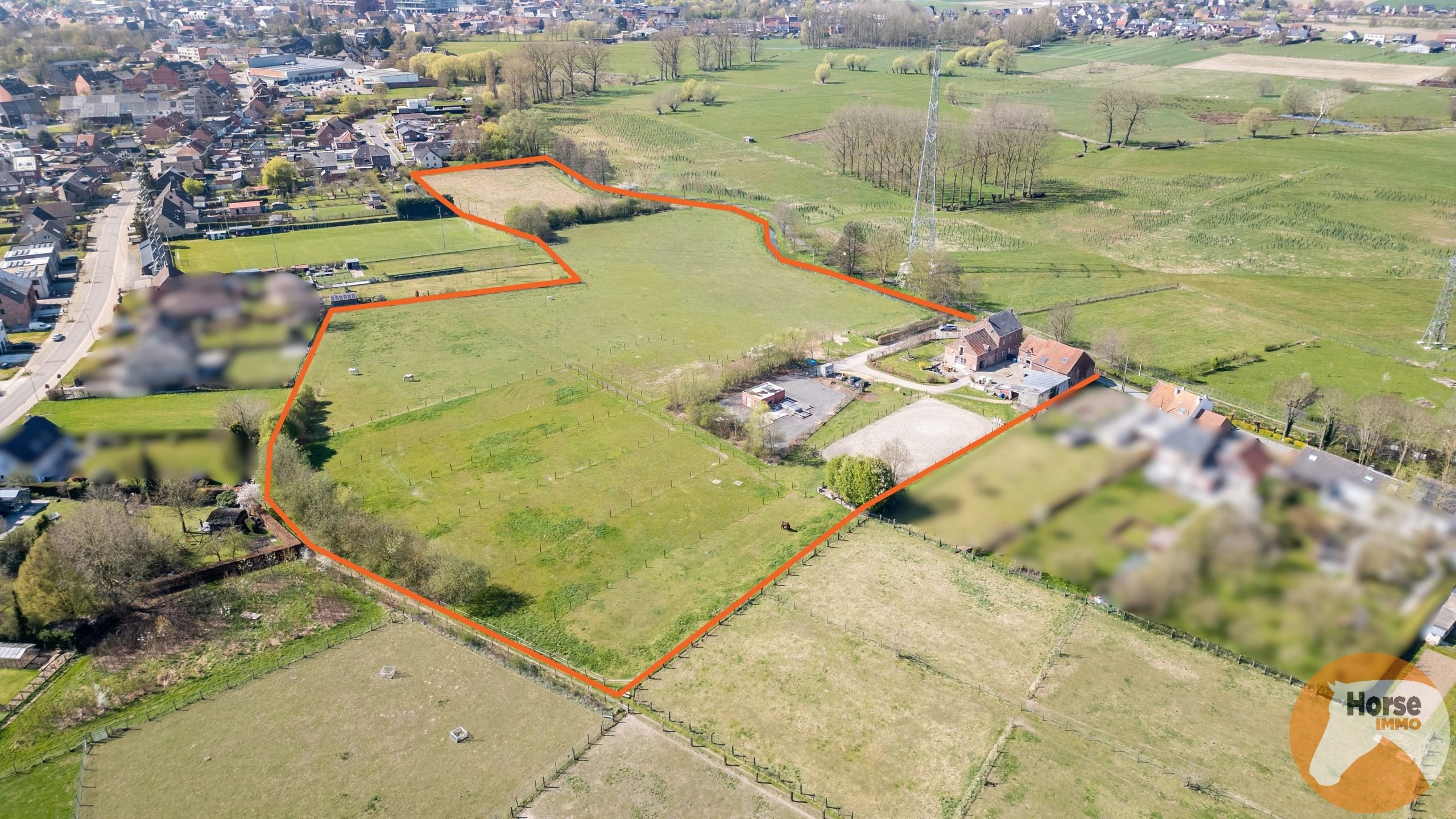  MERCHTEM - Deels gerenoveerde hoeve met stallen op 3,5Ha foto {{pictureIndex}}
