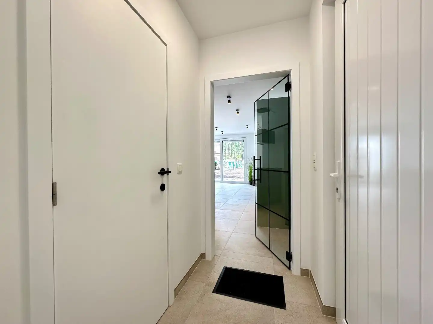 Modern en energiezuinig gelijkvloers appartement met tuin, terras en garage in Tongeren-Borgloon foto 2