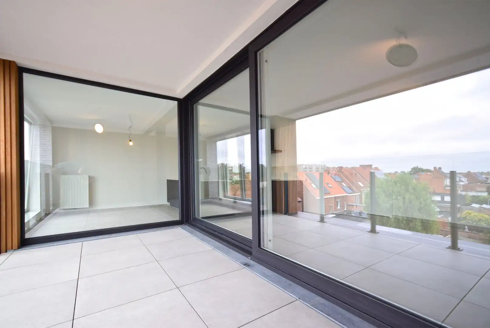 INSTAPKLAAR NIEUWBOUWAPPARTEMENT MET 2 SLAAPKAMERS, 2 TERRASSEN EN OVERDEKTE AUTOSTAANPLAATS foto 6