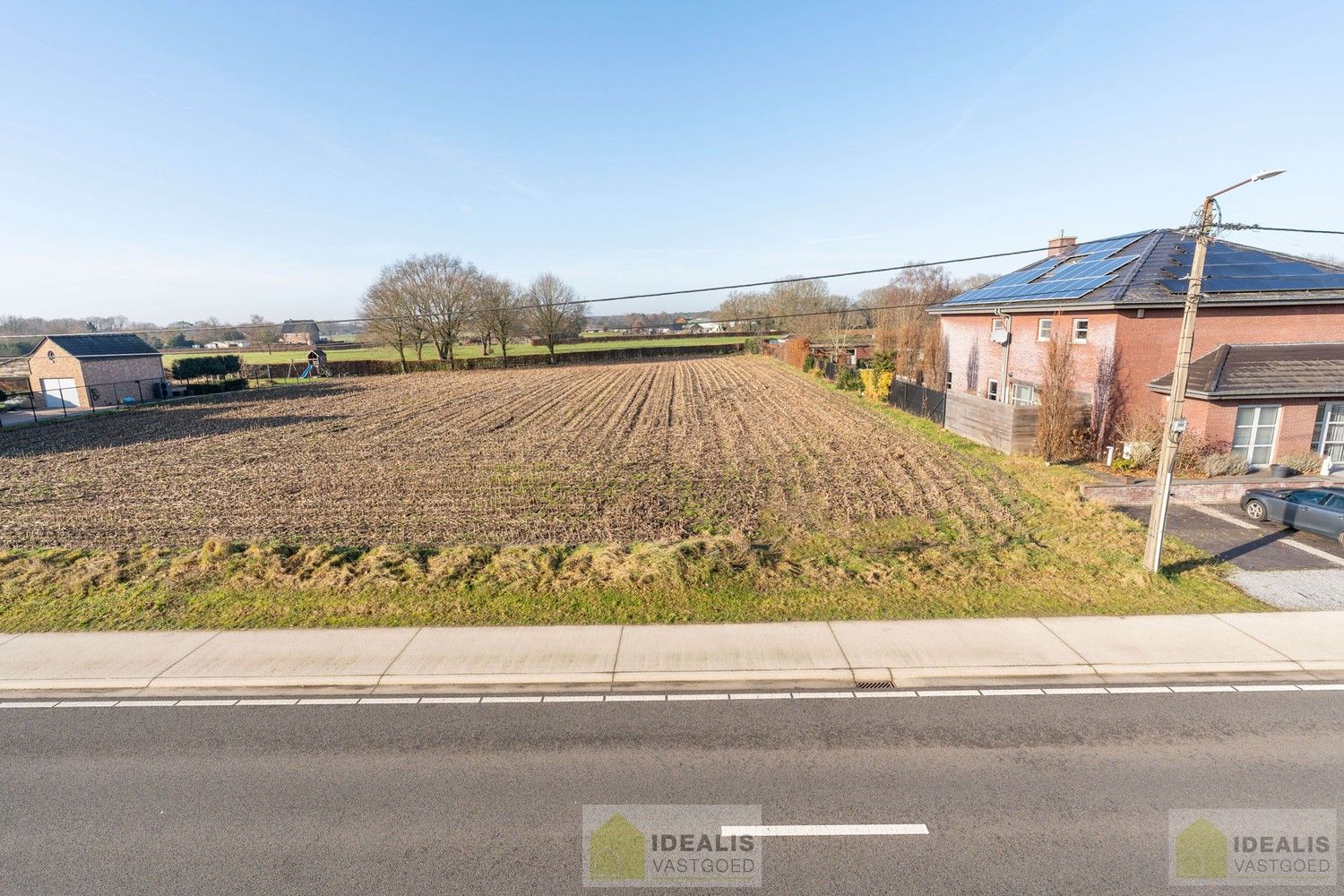 KNAPPE BOUWKAVEL (14A85CA) VOOR OPEN BEBOUWING OP EEN TOPLOCATIE, IN HET RUSTIG GELEGEN GROTE-BROGEL (PEER)! Deze bouwkavel met een oppervlakte van 14a 85ca biedt de mogelijkheid voor het bouwen van een prachtige eengezinswoning met aan de achterzijde van het perceel een prachtige vergezicht. De kavel is gelegen vlak bij de dorpskern van het gezellige Grote-Brogel en op enkele autominuten verwijderd van de centra van Peer, Kaulille, Bocholt en Bree. Ideaal voor zij die op zoek zijn naar een ruim perceel voor open bebouwing. foto 7