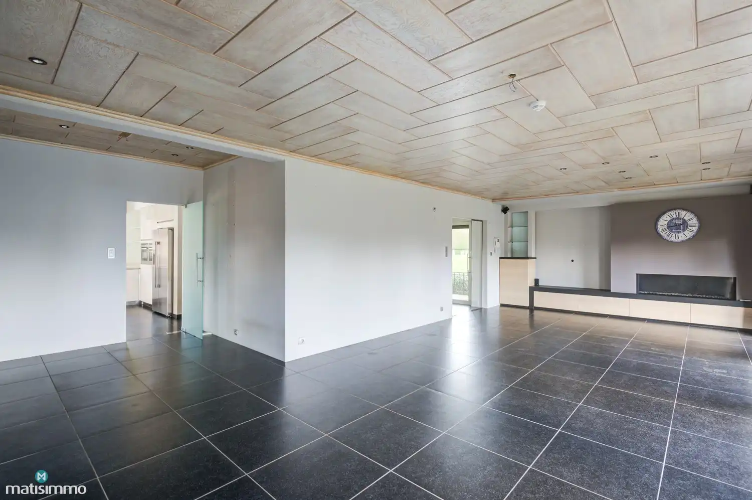 RUIME WONING MET 5 SLAAPKAMERS, INPANDIGE GARAGE EN WELLNESSRUIMTE OP EEN RUIM PERCEEL foto 6