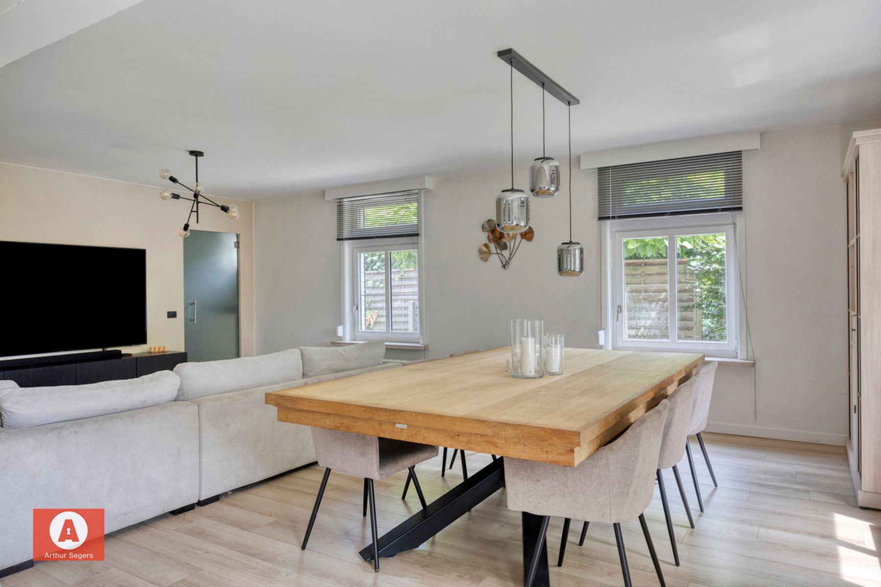 Landelijke open bebouwing in rustige, doodlopende straat foto 10