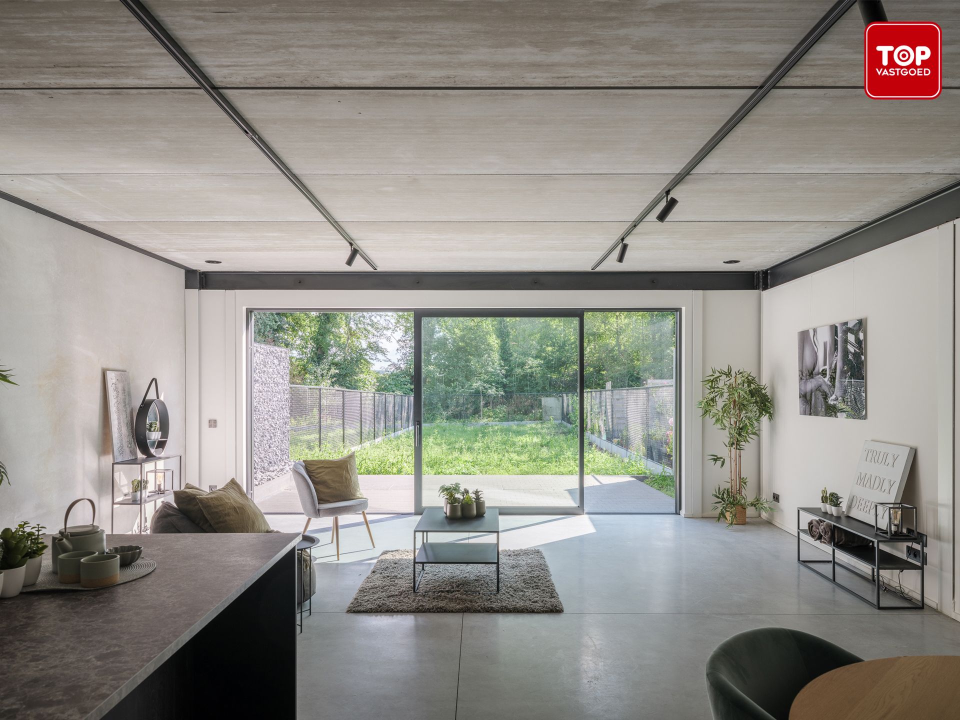 Energiezuinige (A+) designwoning met 3 slaapkamers, zonnige tuin en luxueuze betonafwerking in Vlierzele foto {{pictureIndex}}