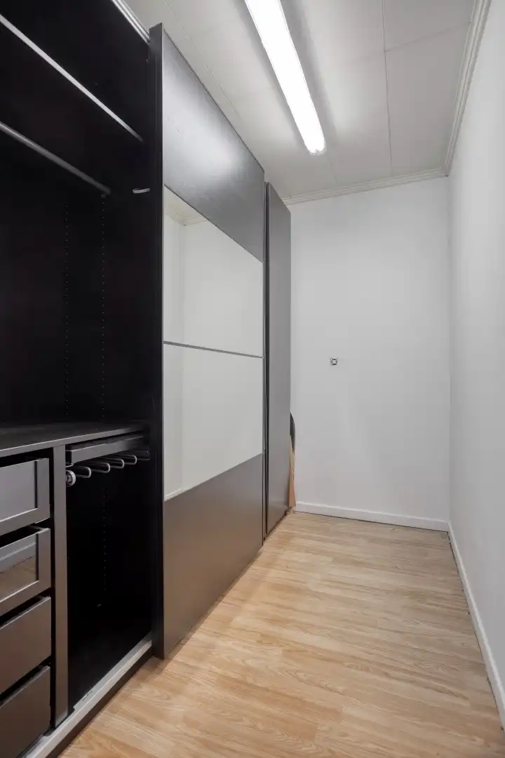 Gebouw met winkel-/kantoorruimte en ruim appartement met dakterras foto 24