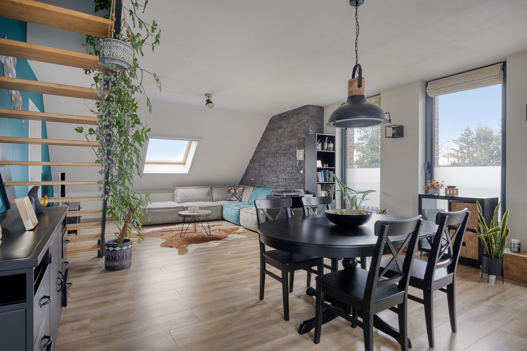 RUIM, INSTAPKLAAR DUPLEXAPPARTEMENT (MOGELIJKE OPBRENGSTEIGENDOM) MET 2 SLAAPKAMERS, TERRAS, KELDERBERGING EN AUTOSTAANPLAATS IN HET CENTRUM VAN ZUTENDAAL ! foto 3