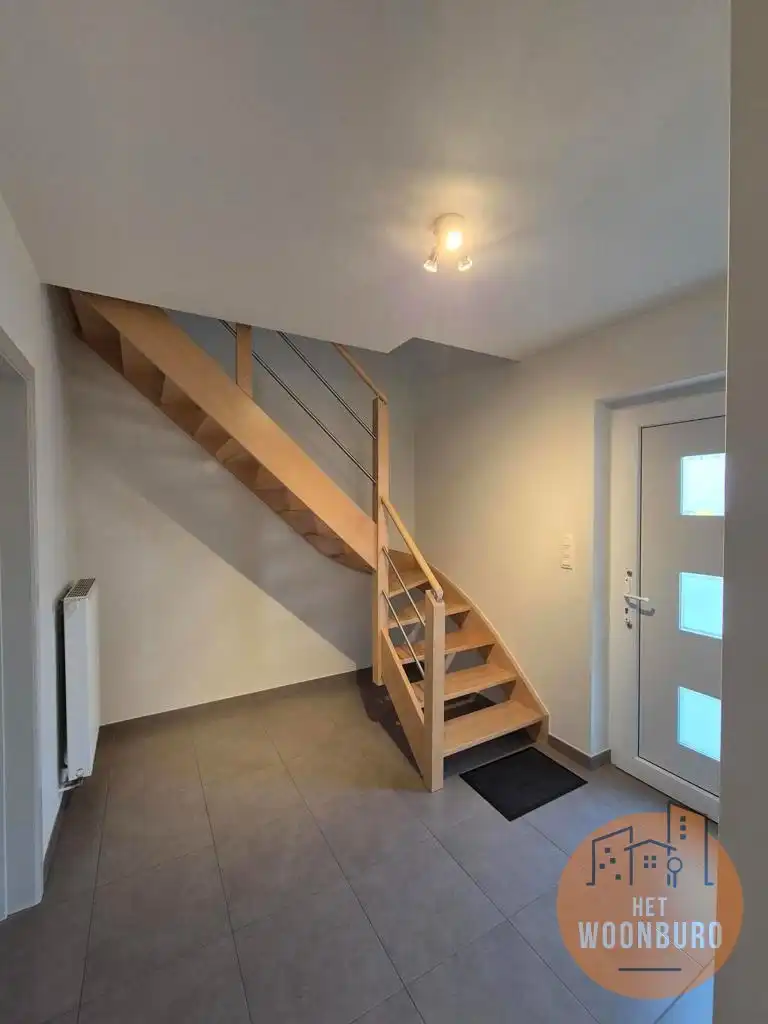 Halfopen bebouwing met 3 slpks, zolder, garage en tuin foto 3