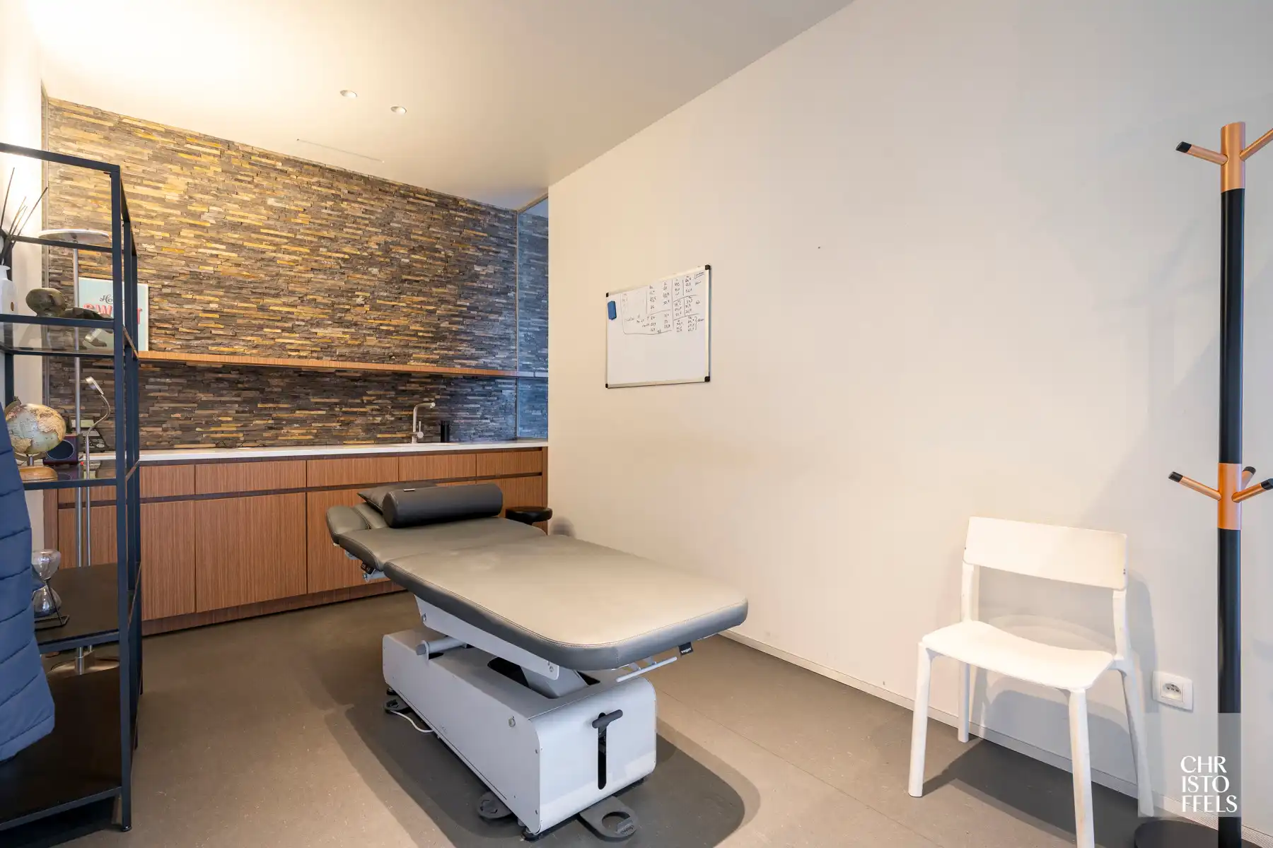 Moderne kantoor/praktijk- ruimte (221m²)  in het iconische Botta-gebouw, centraal gelegen te Genk foto 9