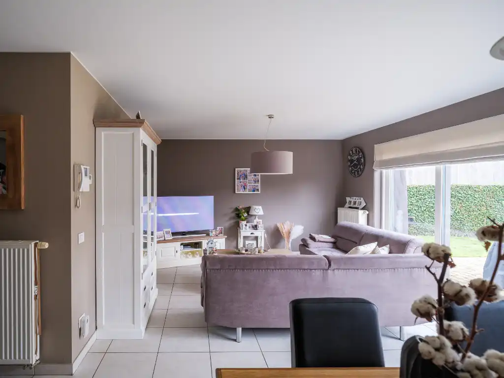 Gentbrugge - Licht op te frissen gelijkvloers appartement met 2 slaapkamers en tuin foto {{pictureIndex}}