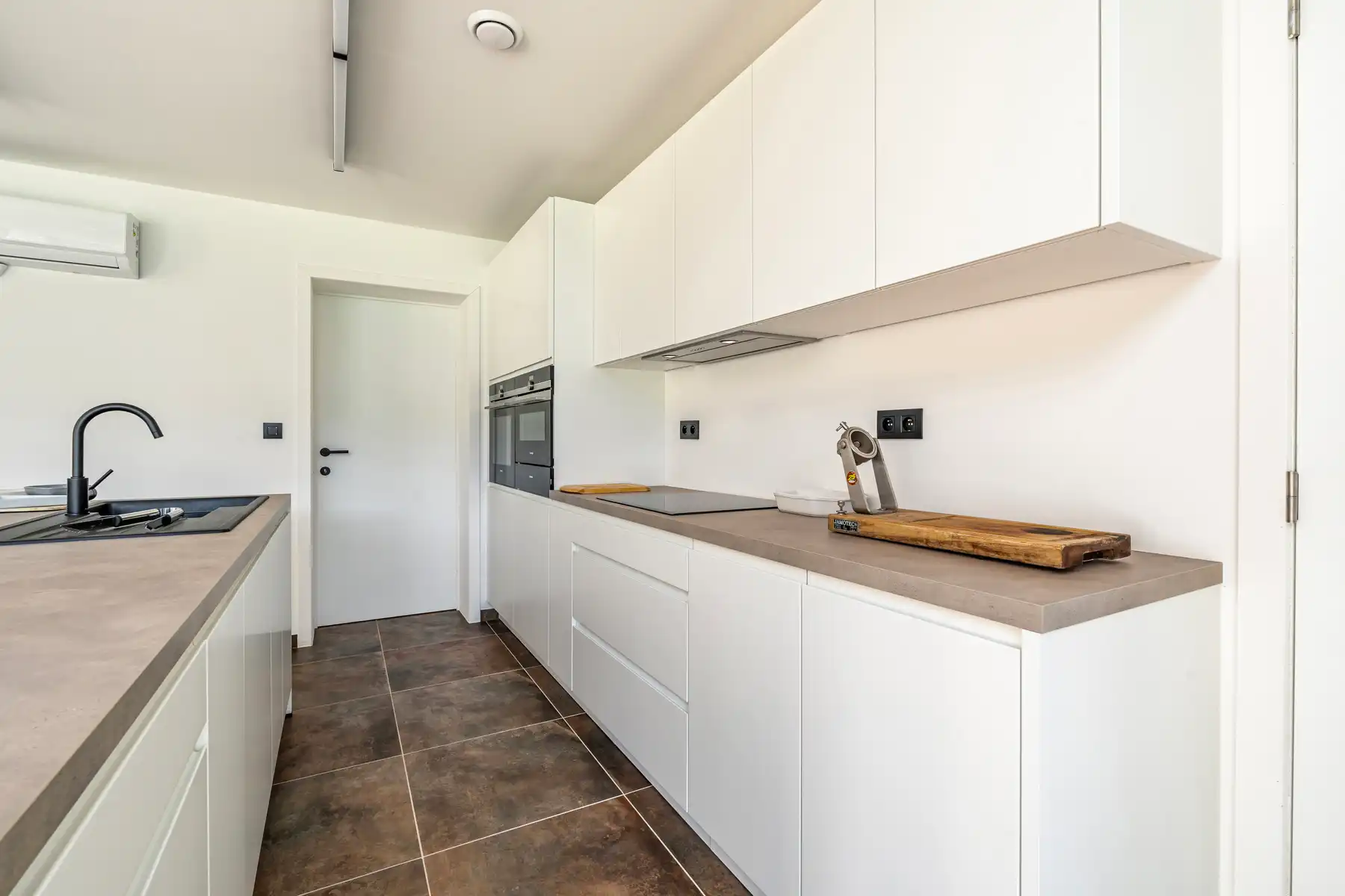 Gerenoveerde villa in een groene omgeving nabij alle invalswegen foto 5