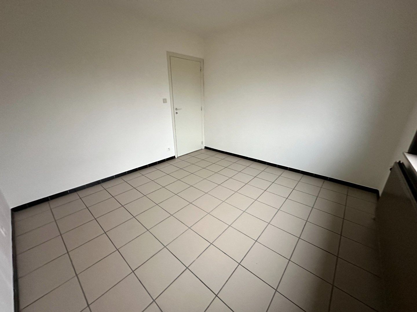 Halfopen woning met ruime tuin foto 13