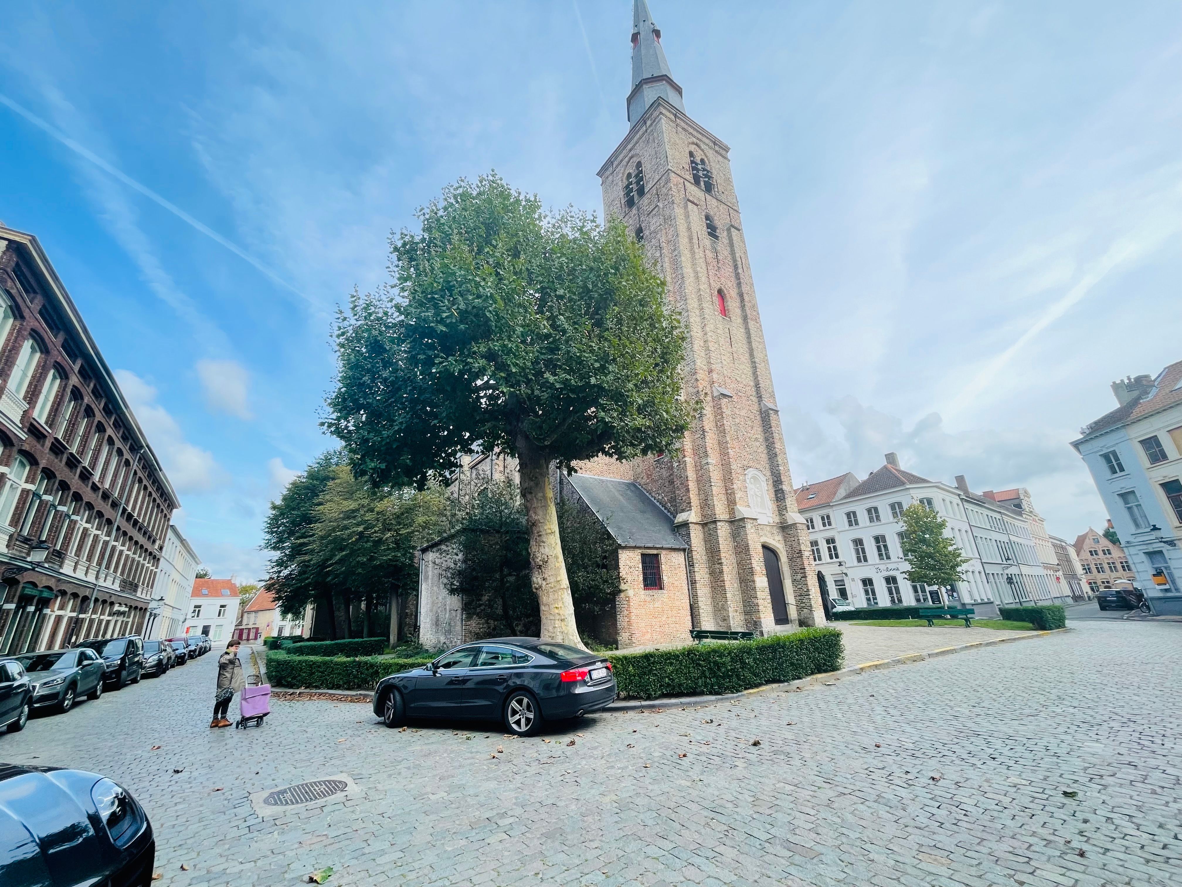 Brugge centrum, Op het Sint-Annaplein, LICHTRIJK APPARTEMENT met GROTE LIVING, 1 slaapkamer, mogelijk om de fiets in het poortje te plaatsen. foto 4