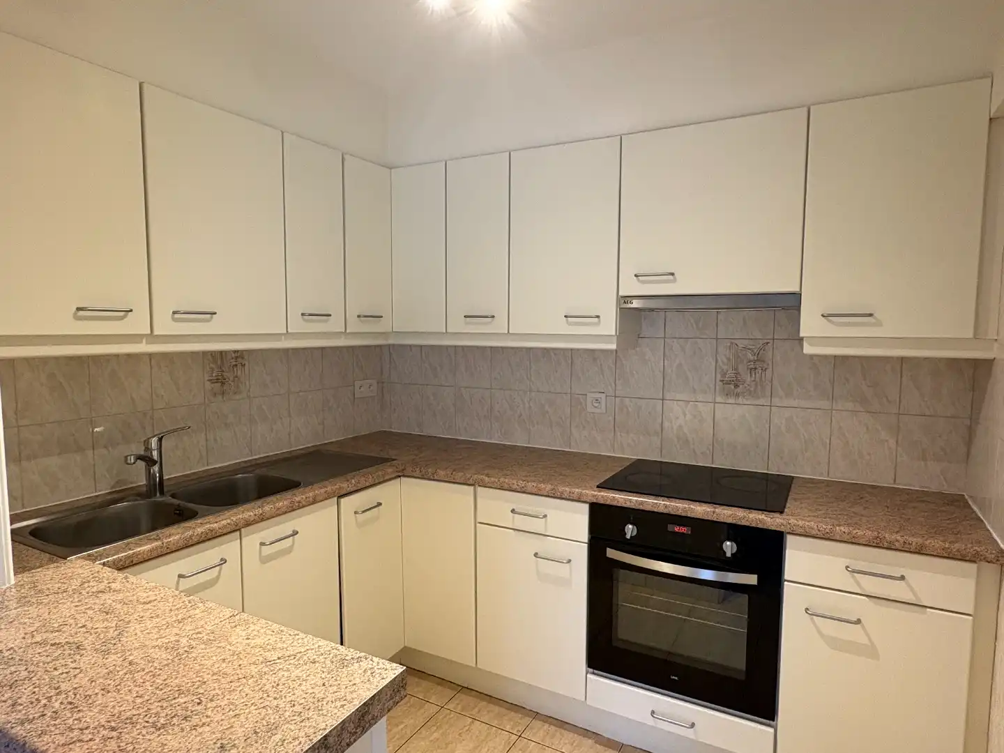 1-slaapkamer appartement te huur in centrum Kortrijk! foto 2