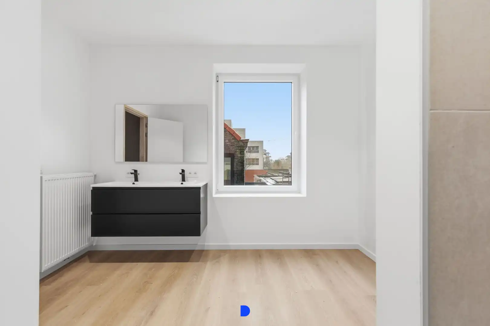 Stijlvol gerenoveerde woning met lichtrijke leefruimtes en tuin foto 15