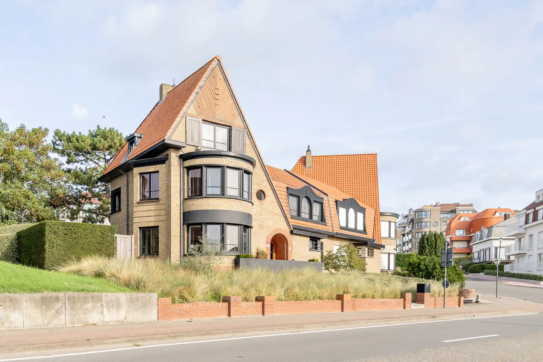 Karaktervolle art-decovilla op toplocatie in Duinbergen foto {{pictureIndex}}