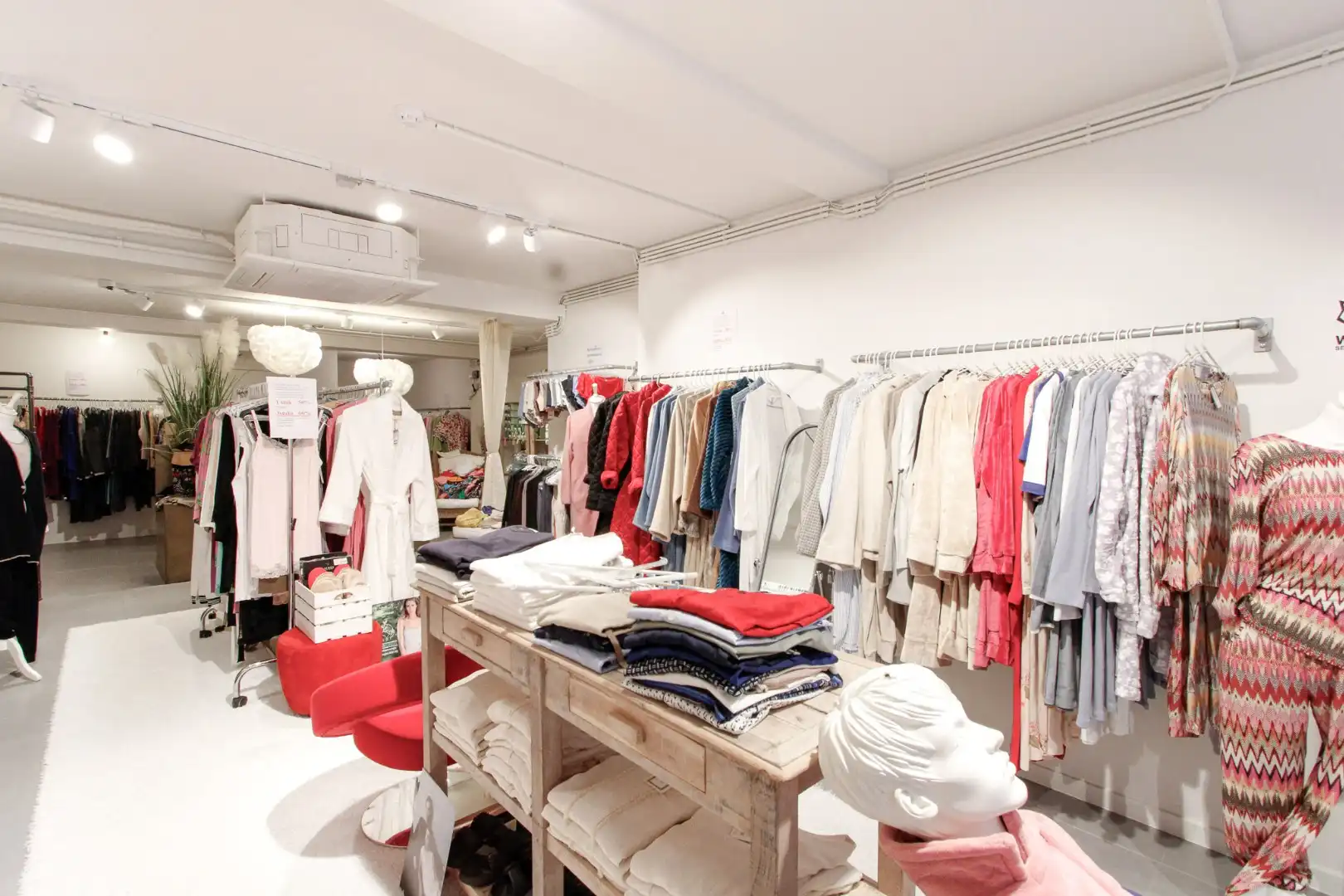 Handelspand te Lippenslaan 255 te huur met kleine overname foto 3