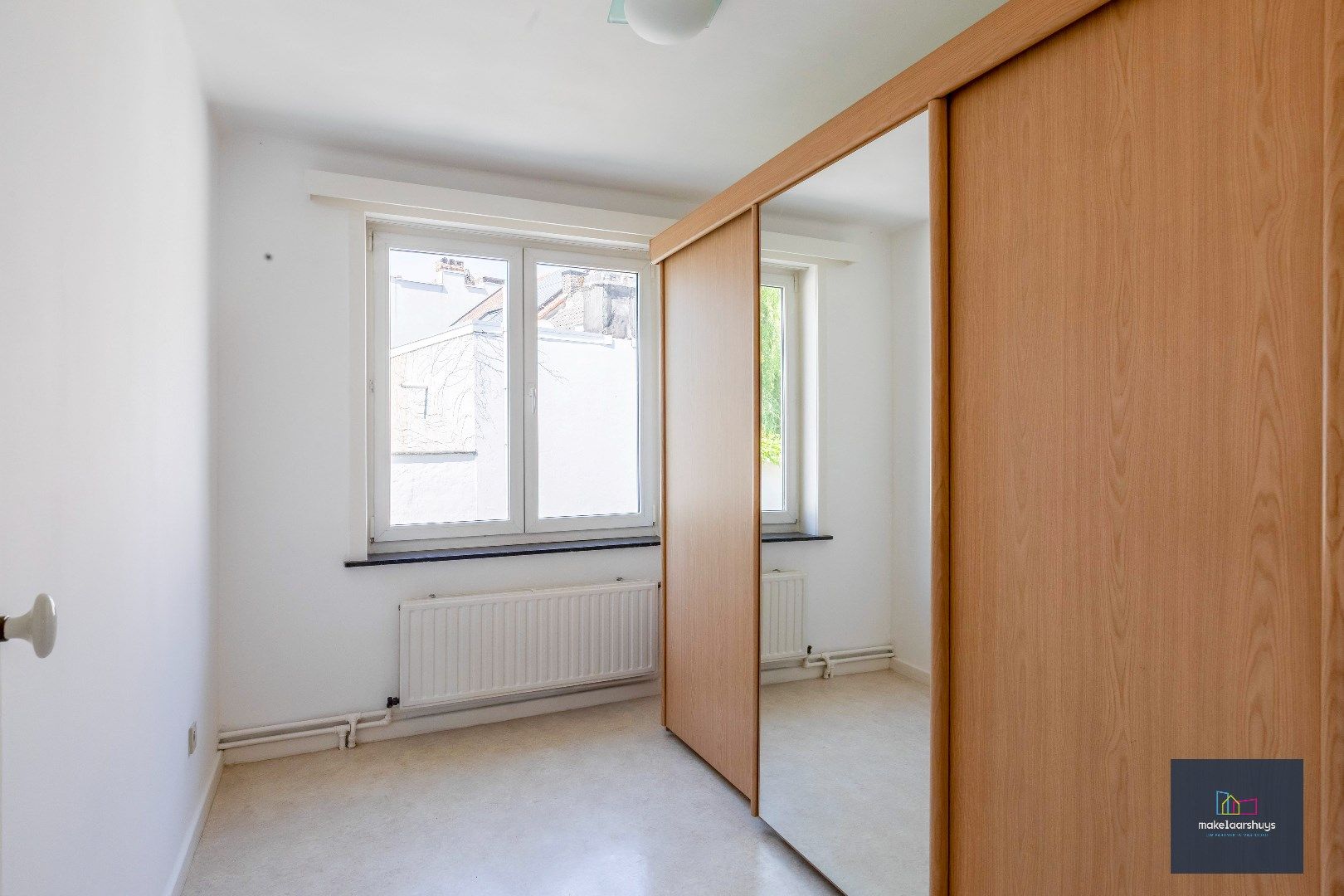 Centraal gelegen halfopen bebouwing met stadskoer foto 16