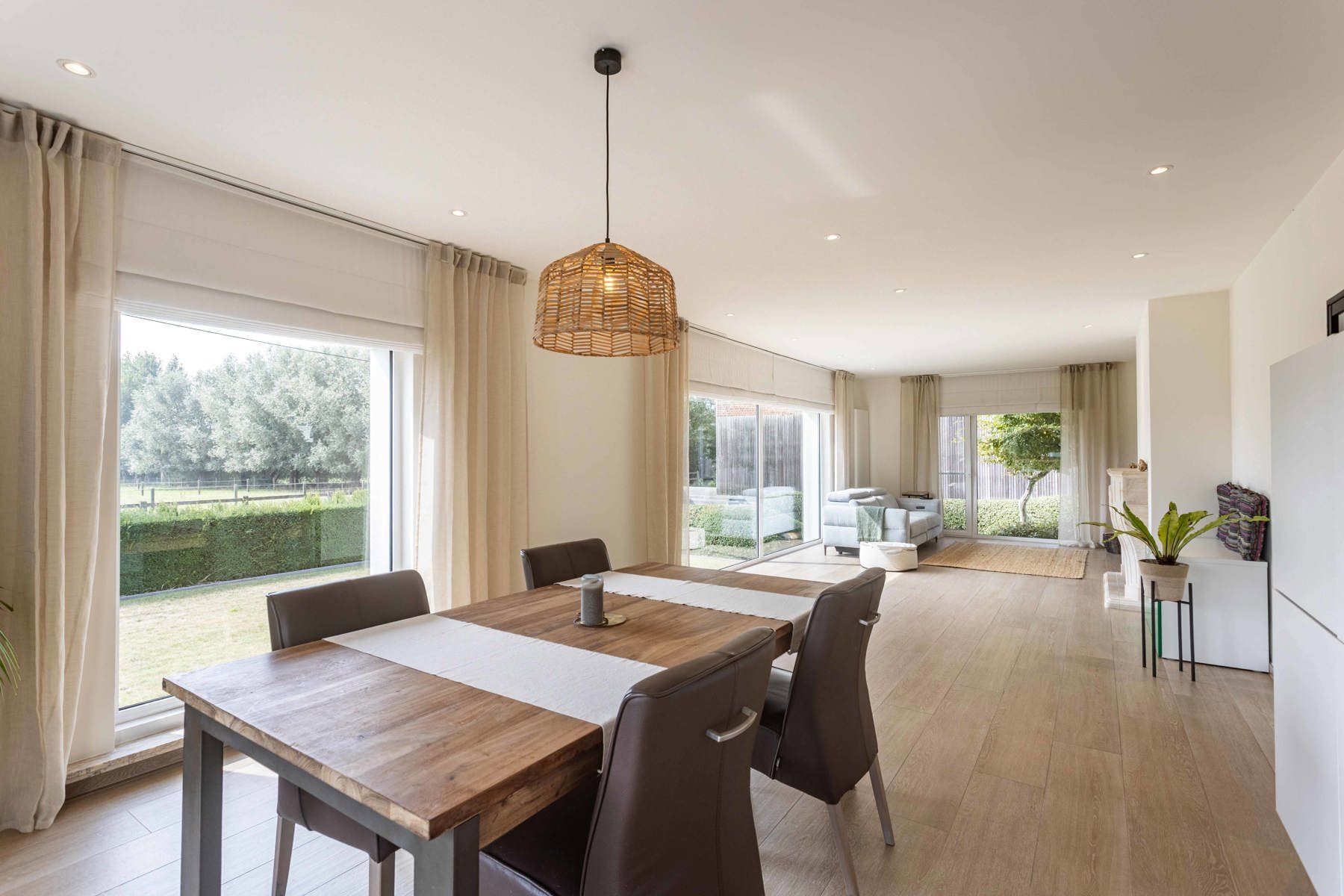 EXCLUSIEVE VILLA MET ZWEMBAD EN PRACHTIGE TUIN! foto 6