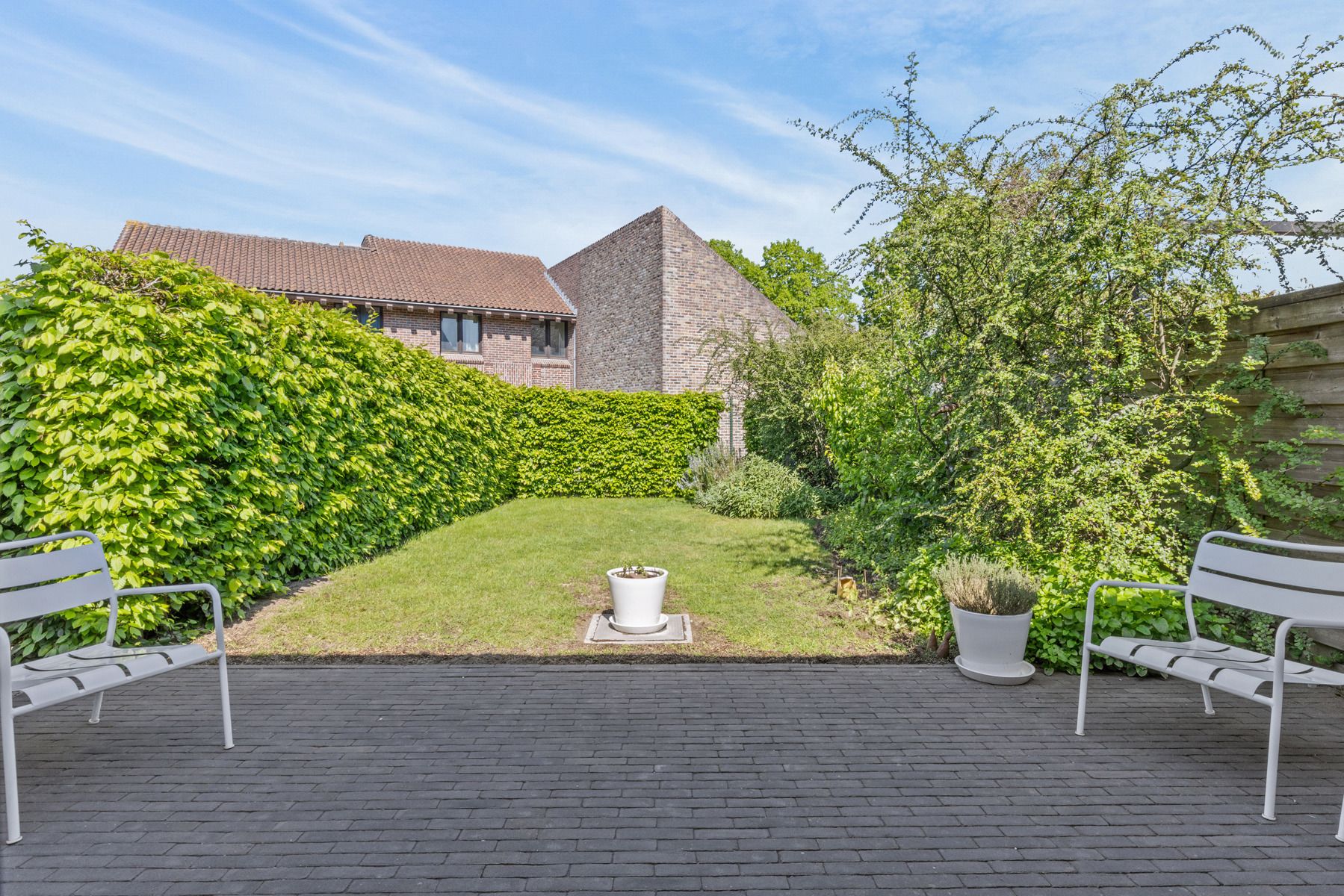 Instapklare gezinswoning met tuin en 4 slpks foto 5