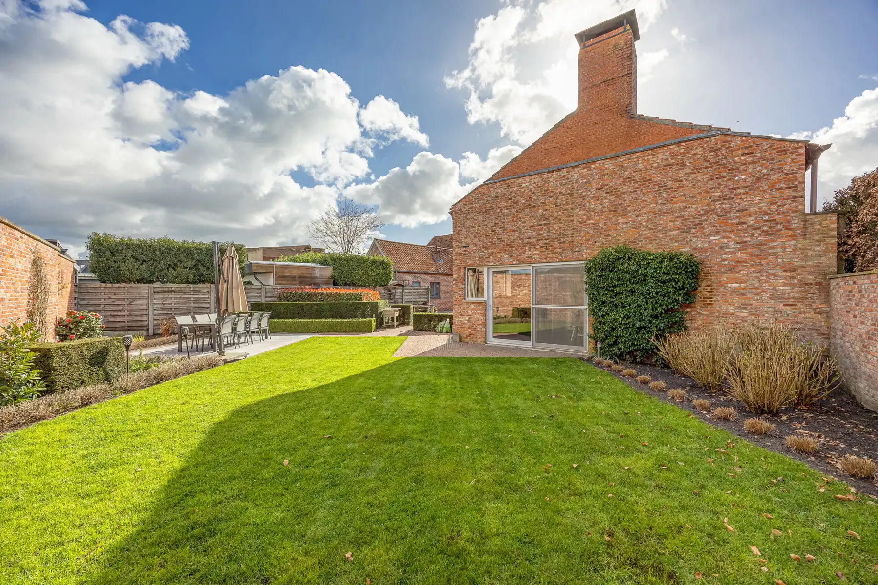 Ruime gezinswoning met 5 slaapkamers op een perceel van 638m². foto 29