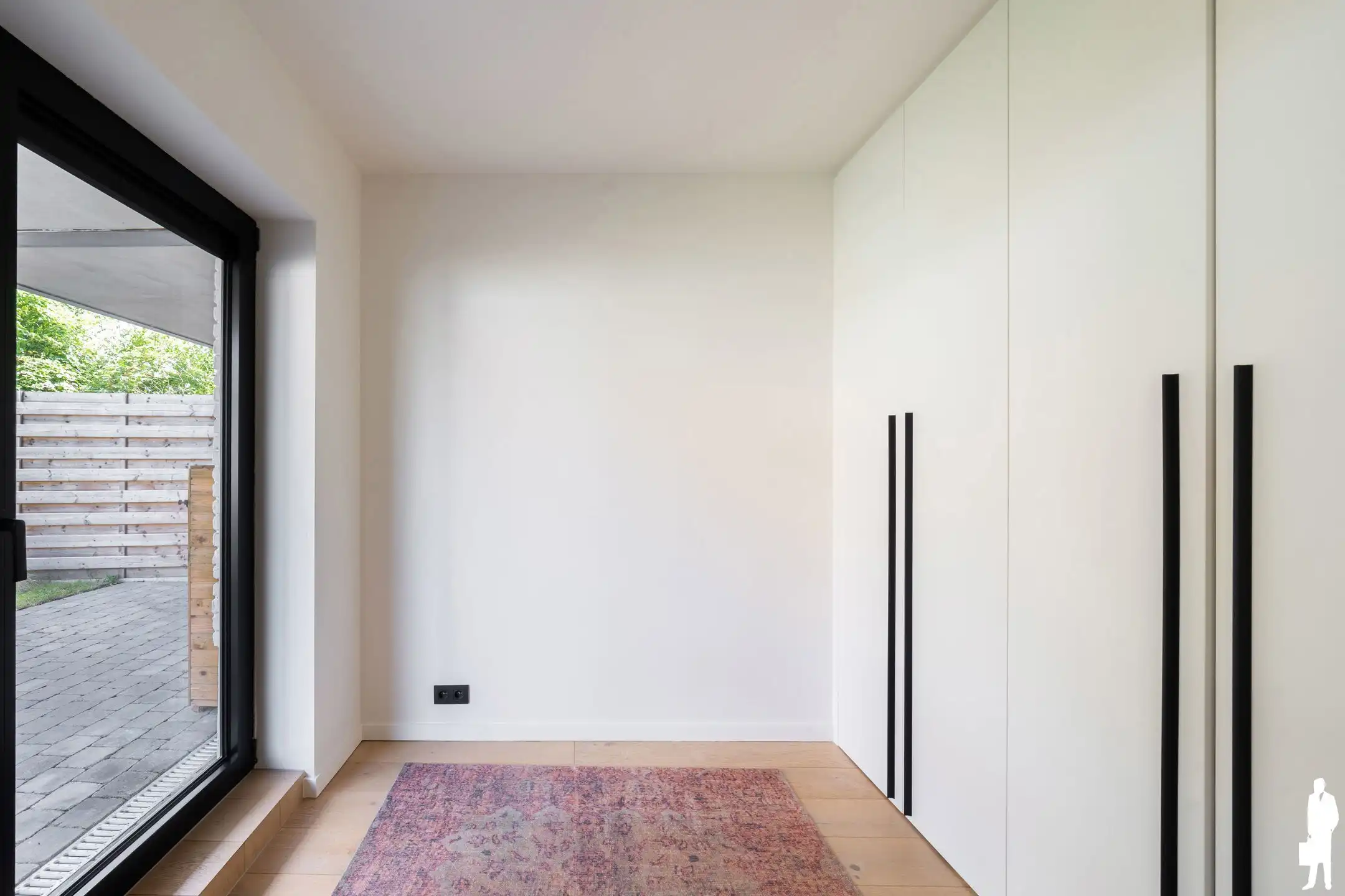 Gerenoveerd appartement met 2 slpks, tuin en autostaanplaats foto 20
