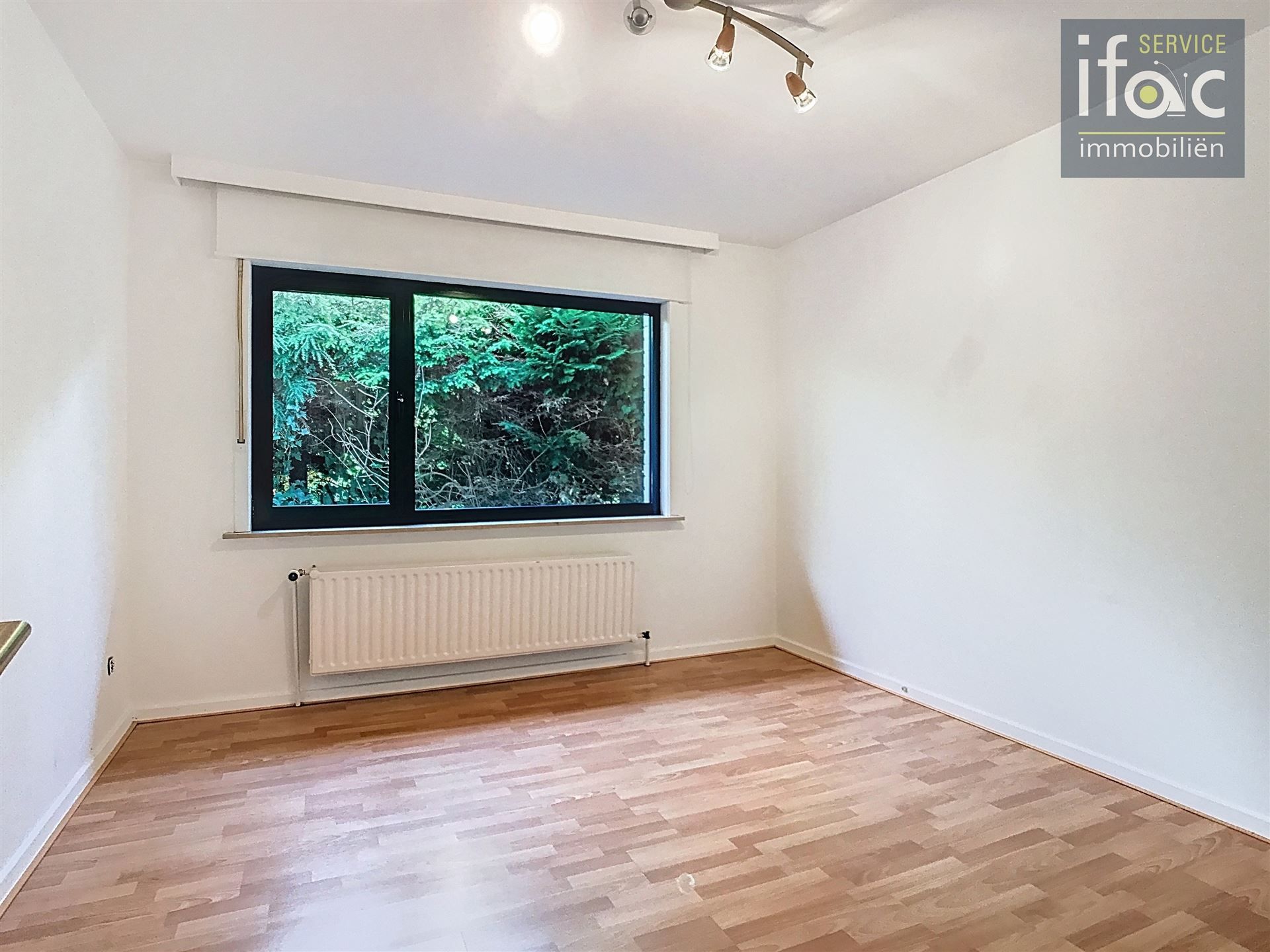 Bungalow met 4 slaapkamers en ruime garage foto 15