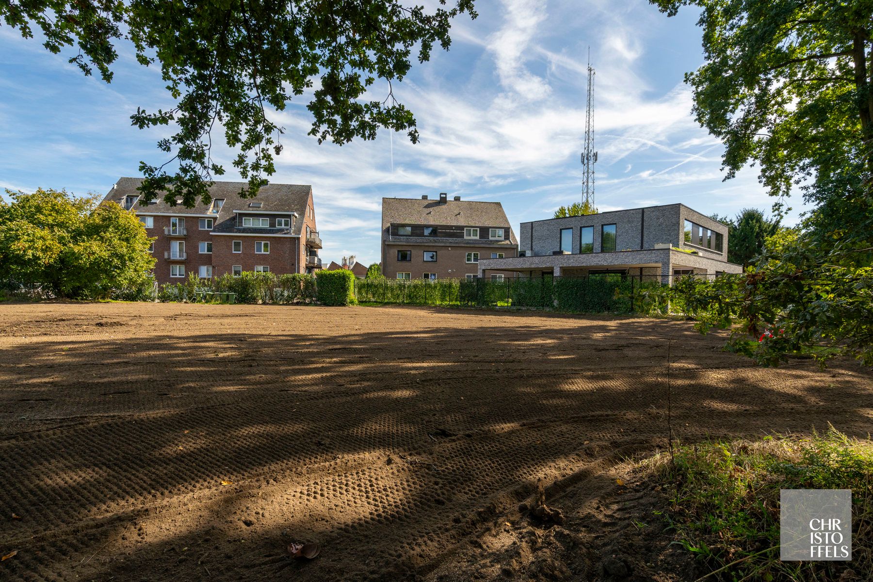 Residentieel gelegen bouwgrond voor open bebouwing van 744m²! foto 5