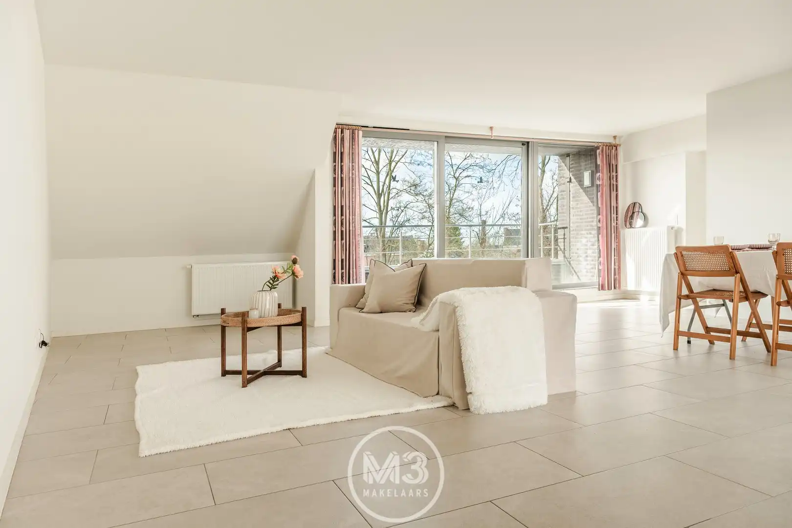 Ruim appartement met 2 slaapkamers, terrassen en garage in Blaasveld. foto 5