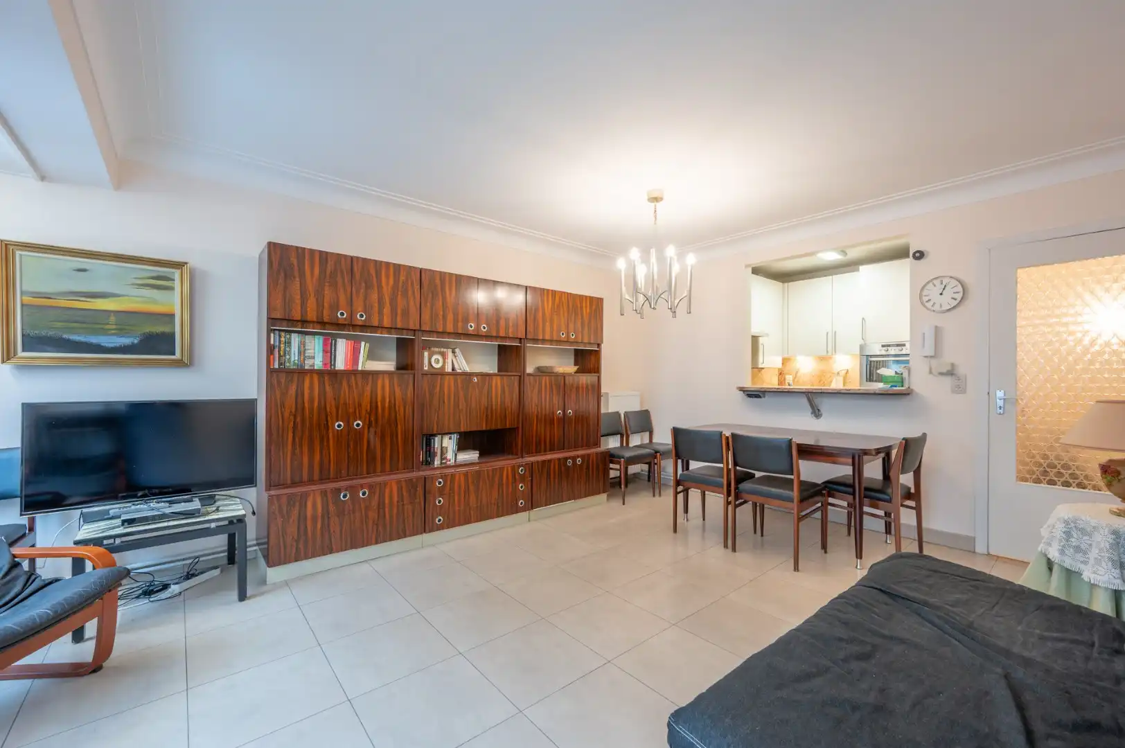 Op te frissen appartement gelegen in residentie op hoek Ieperstraat-Kustlaan, op 50 m van de Zeedijk en nabij het Driehoeksplein. foto 4