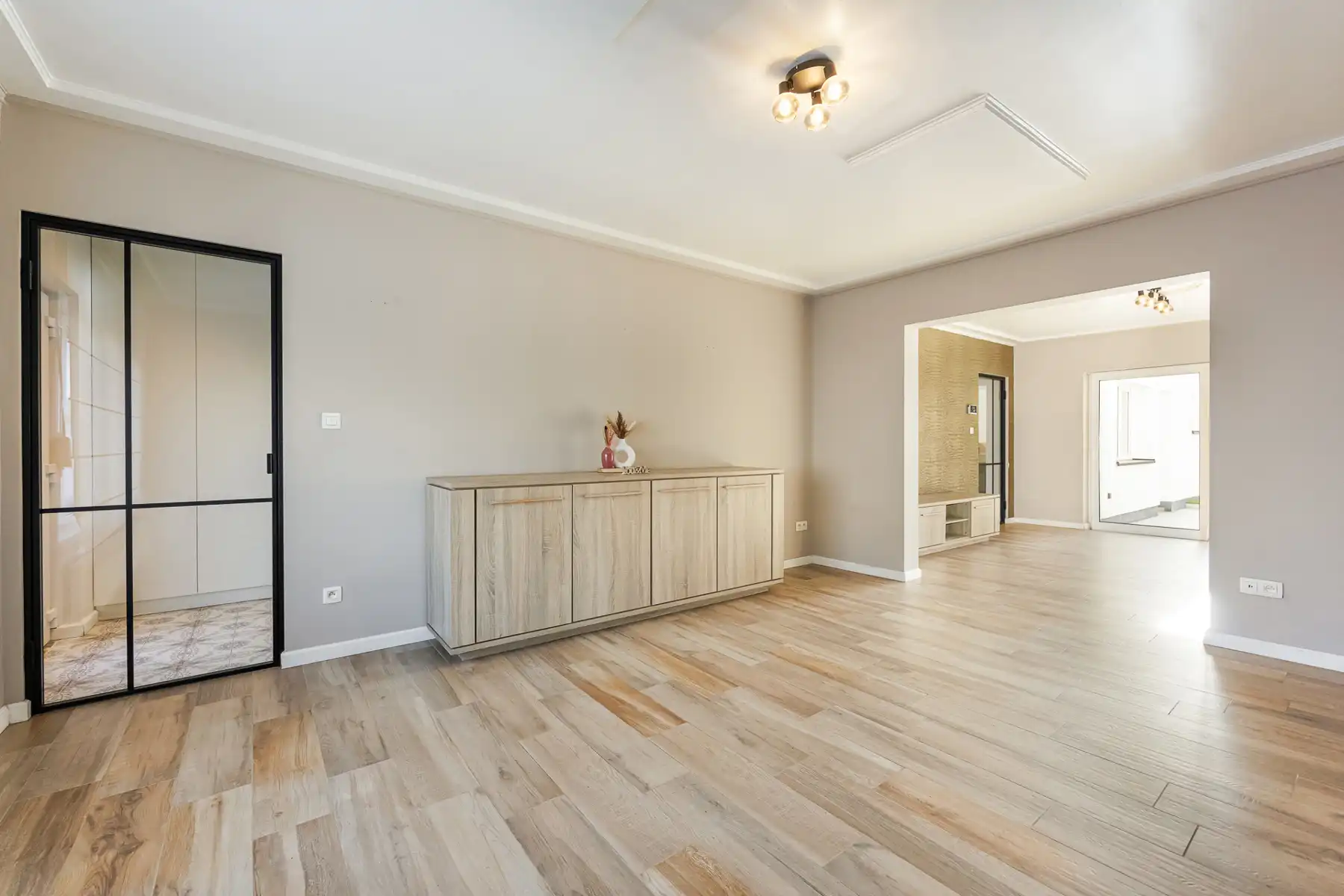 Recent gerenoveerde woning met 2 slpks nabij het centrum foto 3