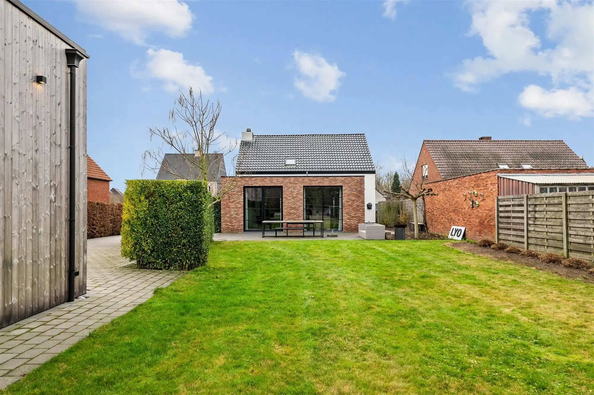 PRACHTIG GERENOVEERDE WONING MET RUIME GARAGE OP IDEALE LIGGING! foto 26