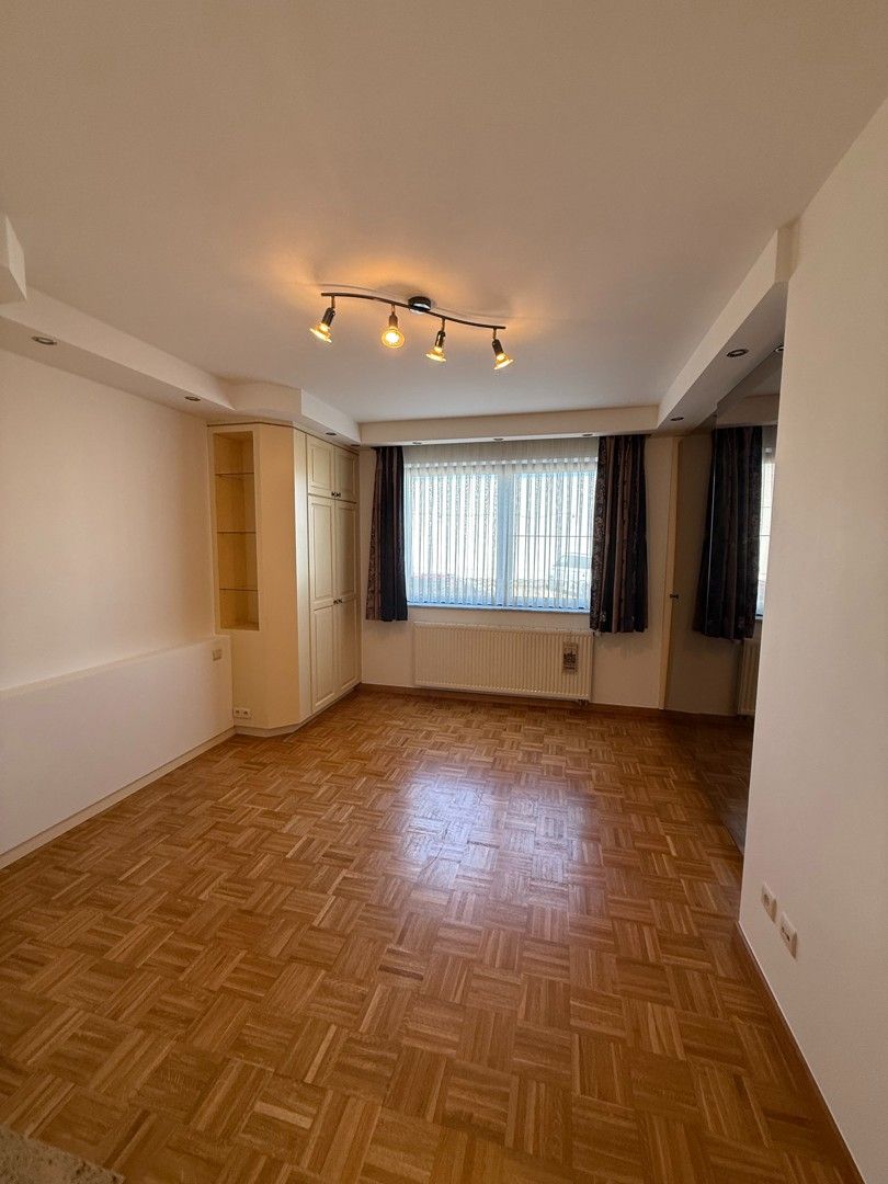 Instapklaar gelijkvloers appartement met 3 slaapkamers en ruim terras te Heusden-Zolder. foto 12