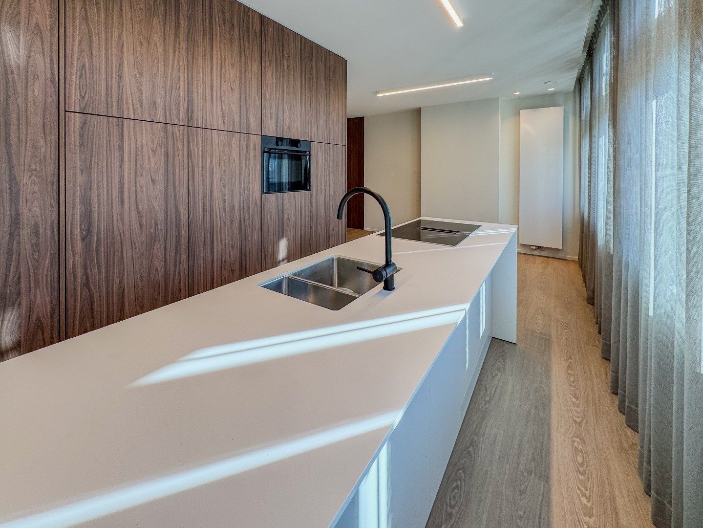 Ruim appartement met 2 slaapkamers en terras in het centrum. foto 11