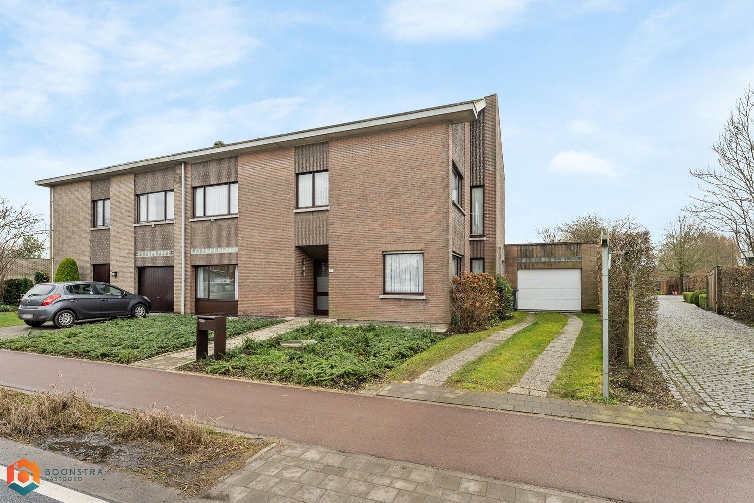 Hoofdfoto van de publicatie: Woning met 4 slpkrs, garage en tuin in Putte