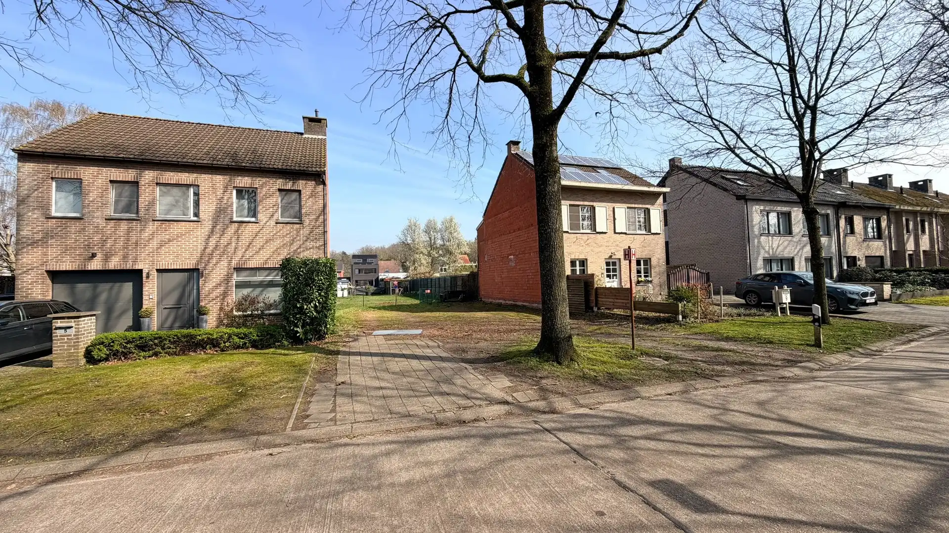 Unieke bouwgrond in Brasschaat met mogelijkheden foto {{pictureIndex}}