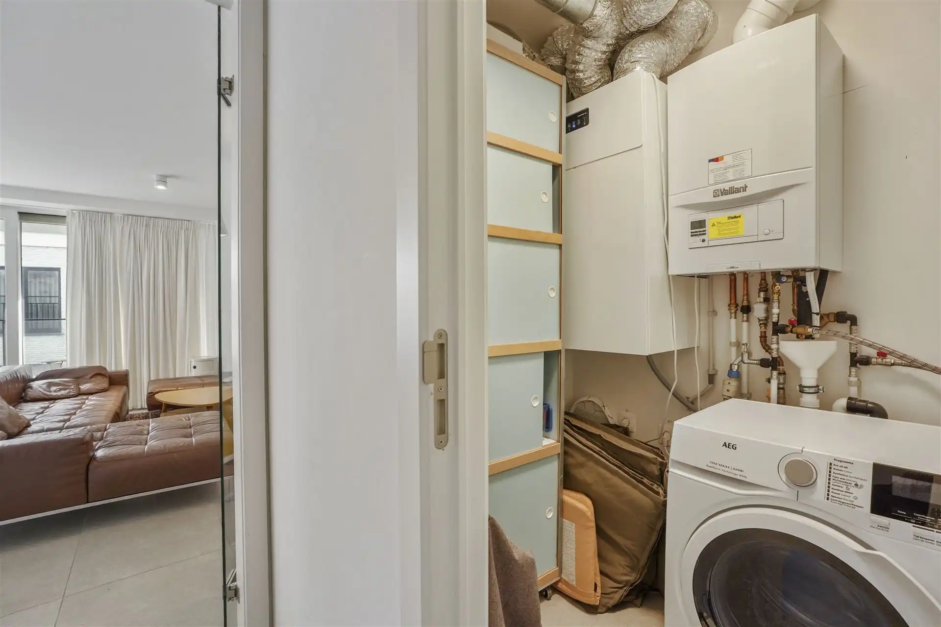 INSTAPKLAAR / RECENT GEBOUW  foto 29