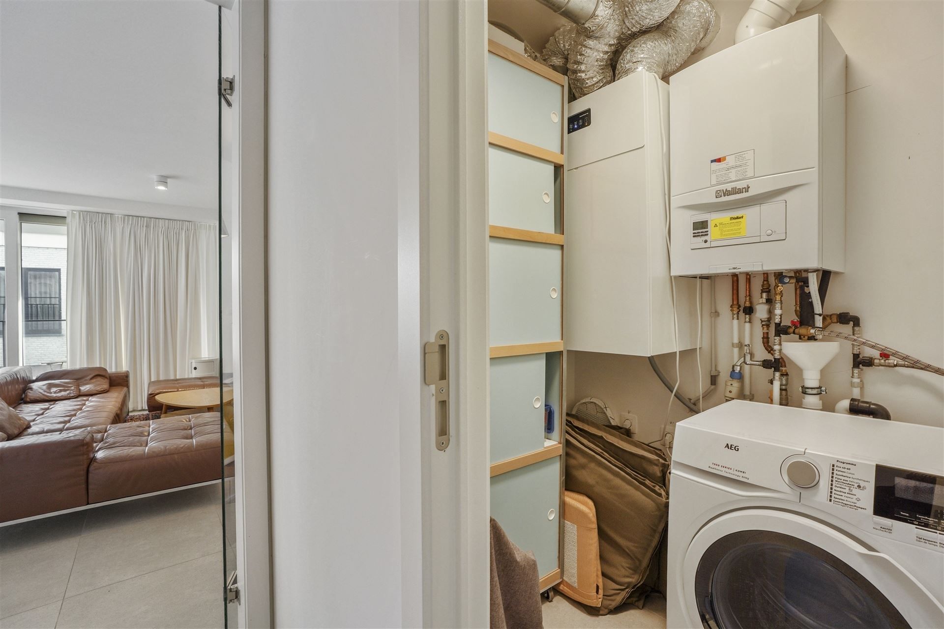 INSTAPKLAAR / RECENT GEBOUW  foto 29