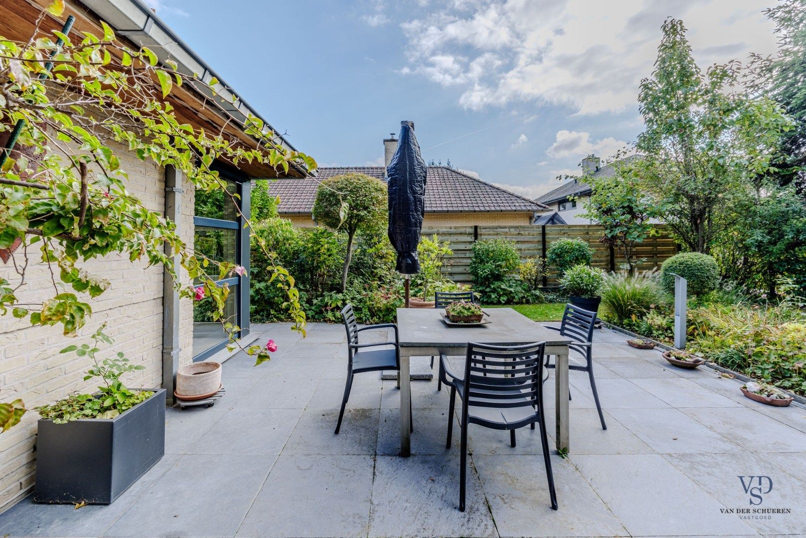 Tijdloze villa in 't groen.  foto 46