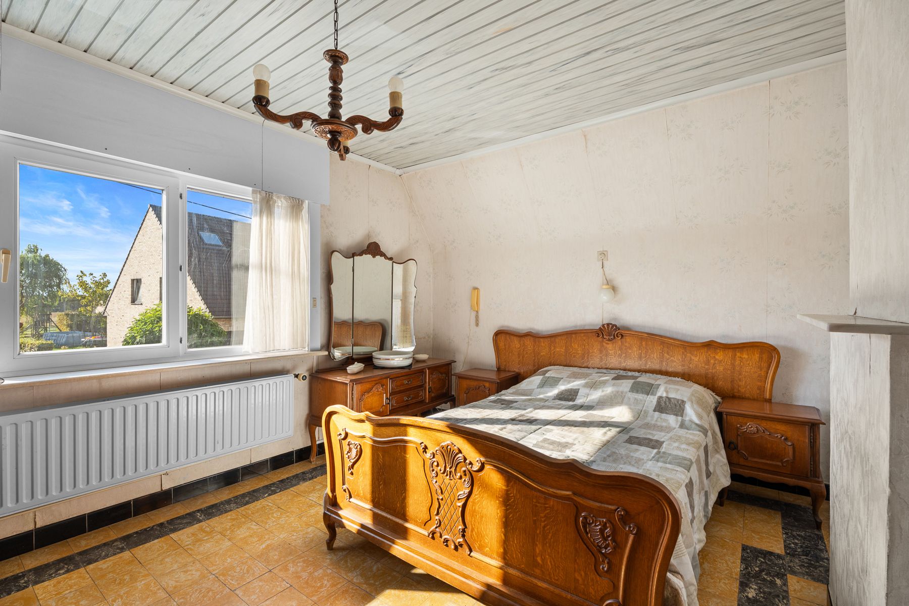 Alleenstaande gezinswoning met tuin en potentieel in Torhout foto 16