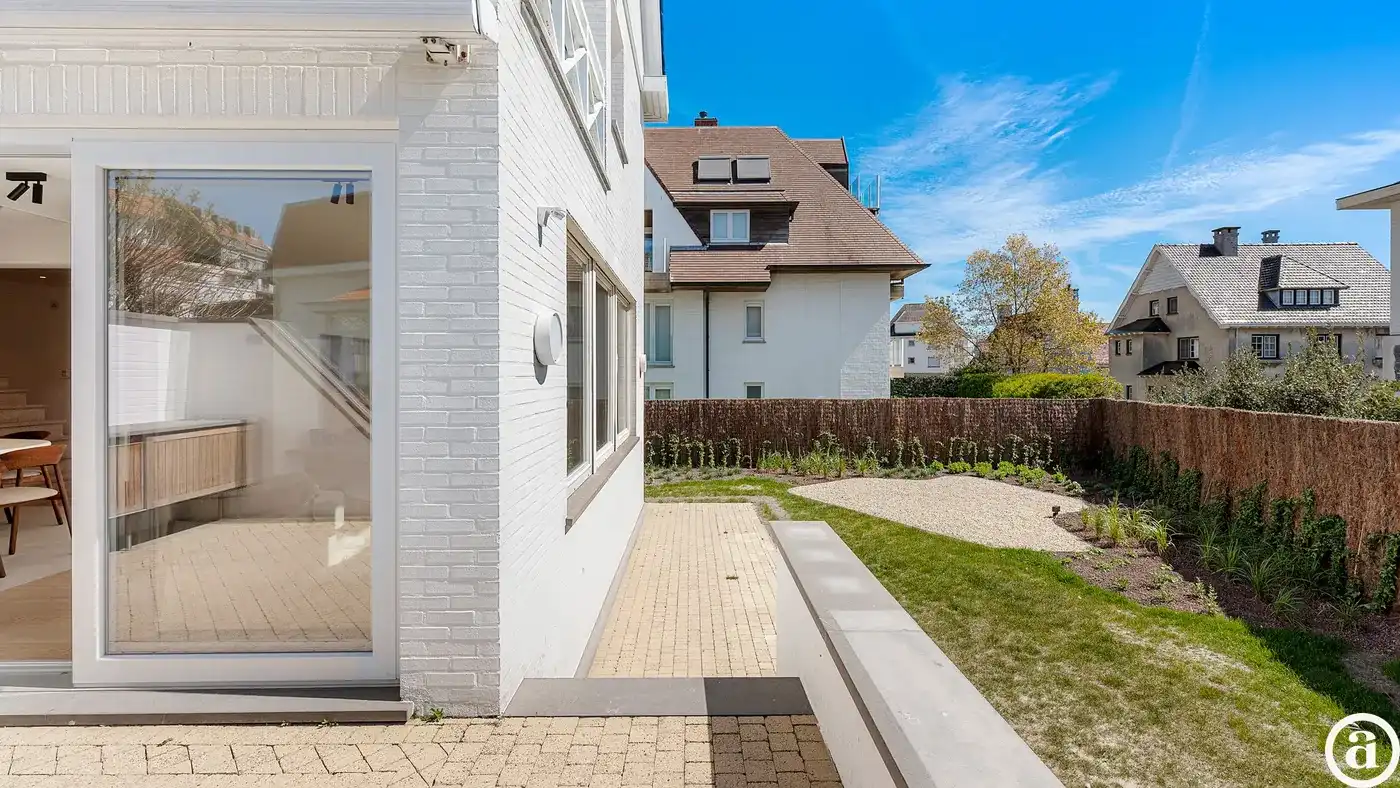Exclusief gerenoveerde villa op een absolute toplocatie foto 12