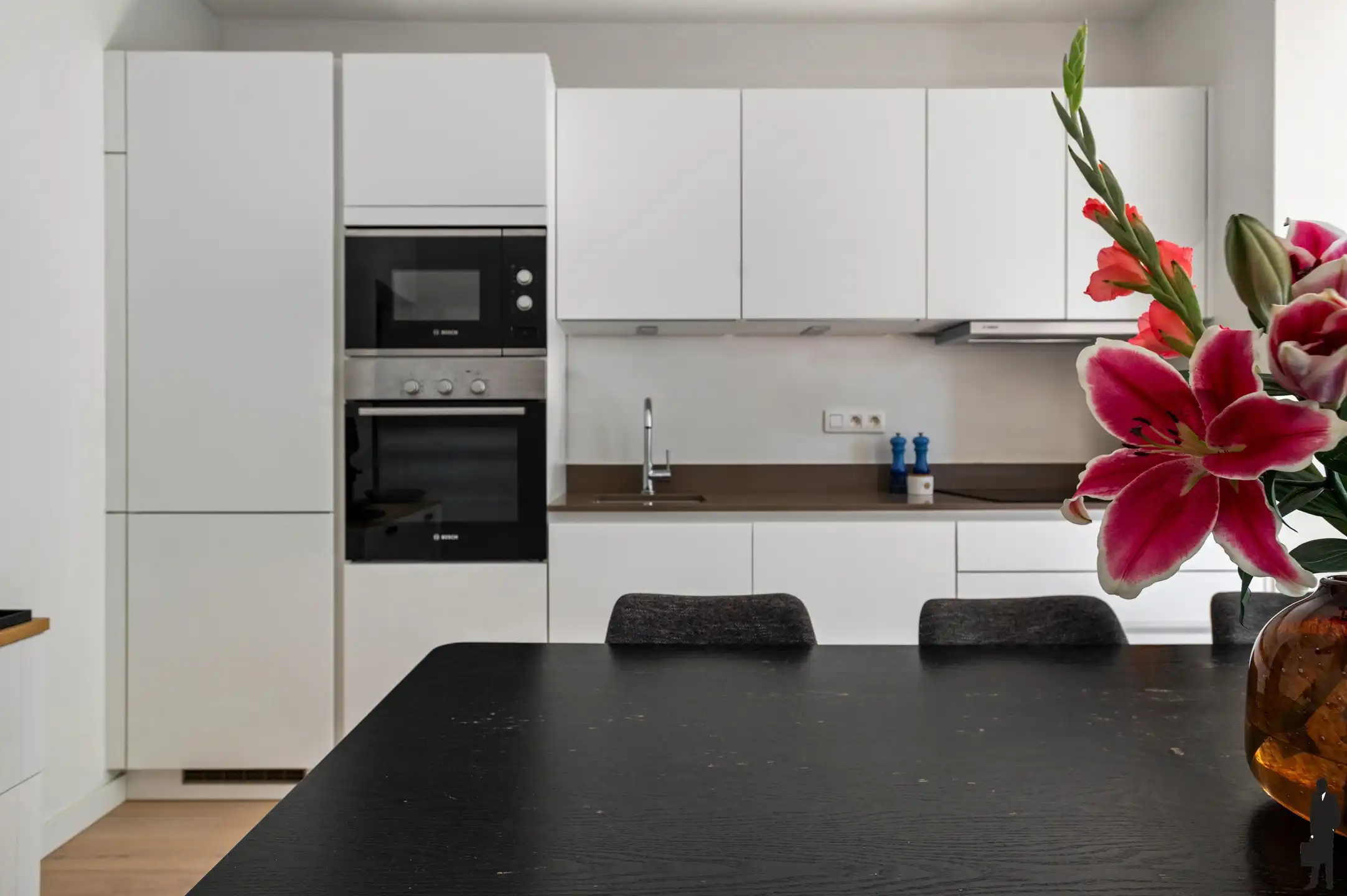 Gerenoveerd 2-slaapkamer appartement met terras (10m²) foto 9