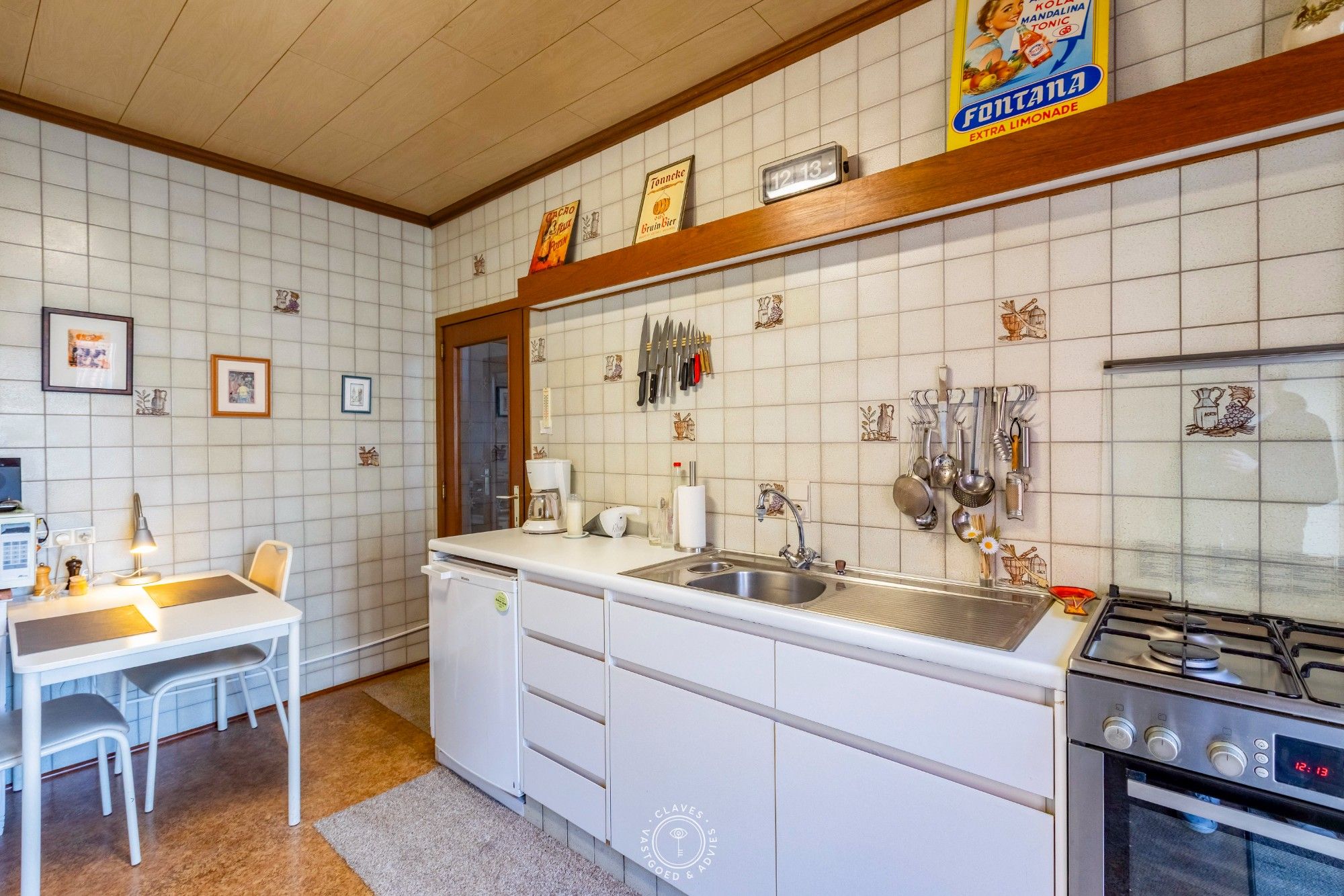 Art-deco woning met handelsruimte en garage foto 14