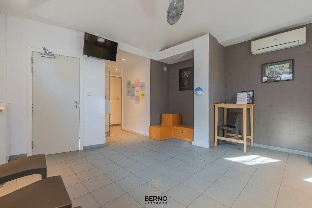 Bouwgrond op een perceel van 1.170 m² met bestaande af te breken woning foto 2