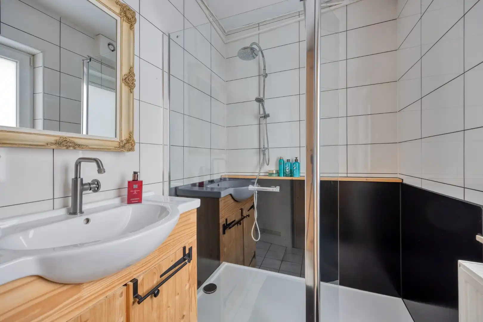 Ruime gezinswoning in rustige centrumligging foto 18