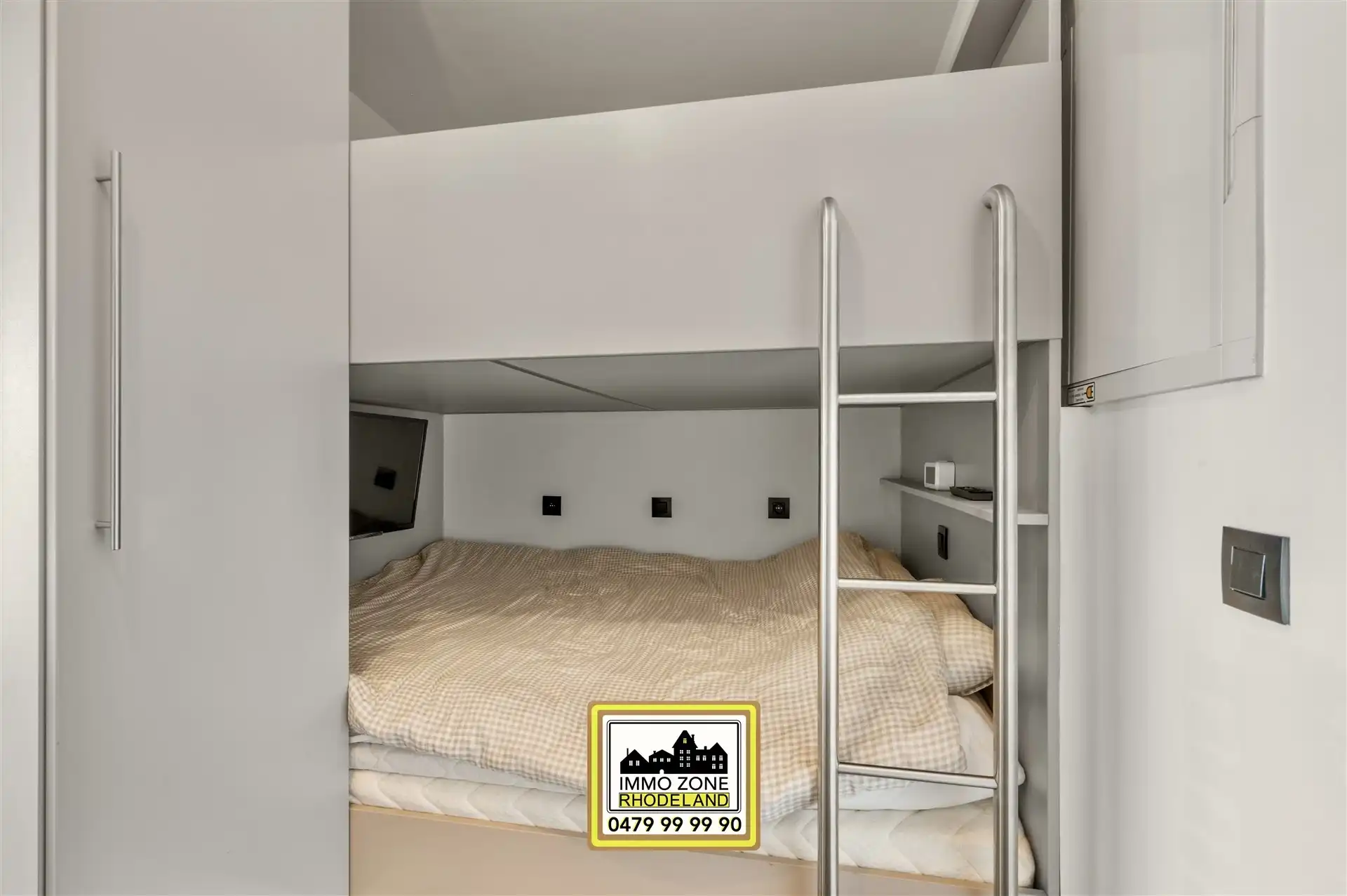 Prachtige studio met terras en zeezicht foto 6