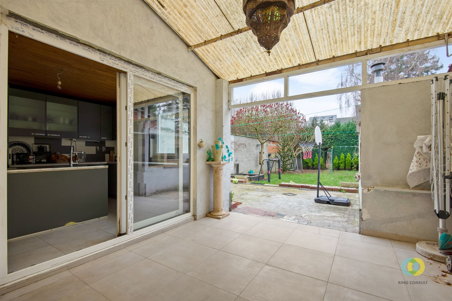 Ruime te renoveren woning met tuin en garage foto 6