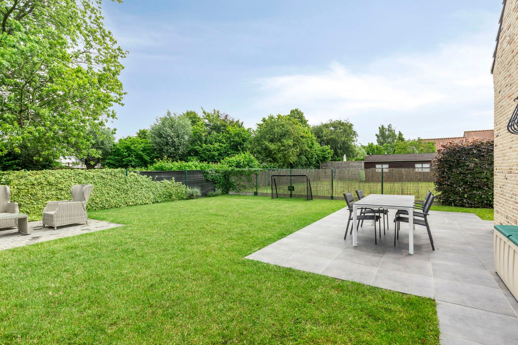 Perfect onderhouden villa met 4 slaapkamers, garage en tuin foto 22