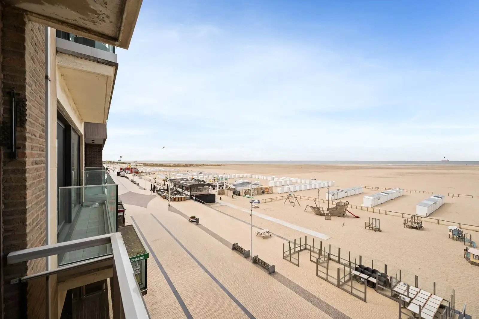 Te renoveren 1-slaapkamerappartement op de zeedijk van Zeebrugge foto 12