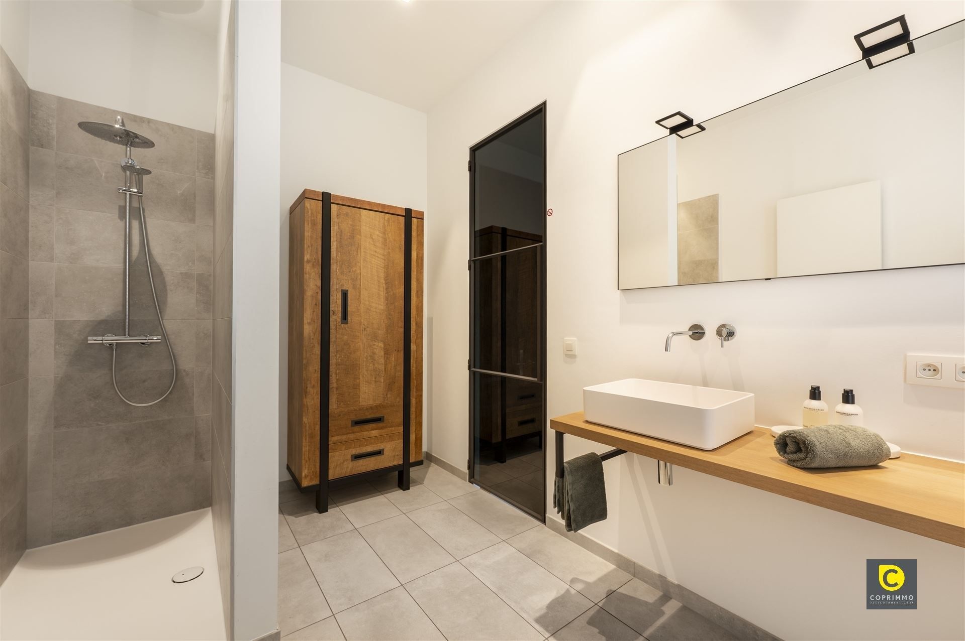 Unieke meesterwoning met garage foto 34