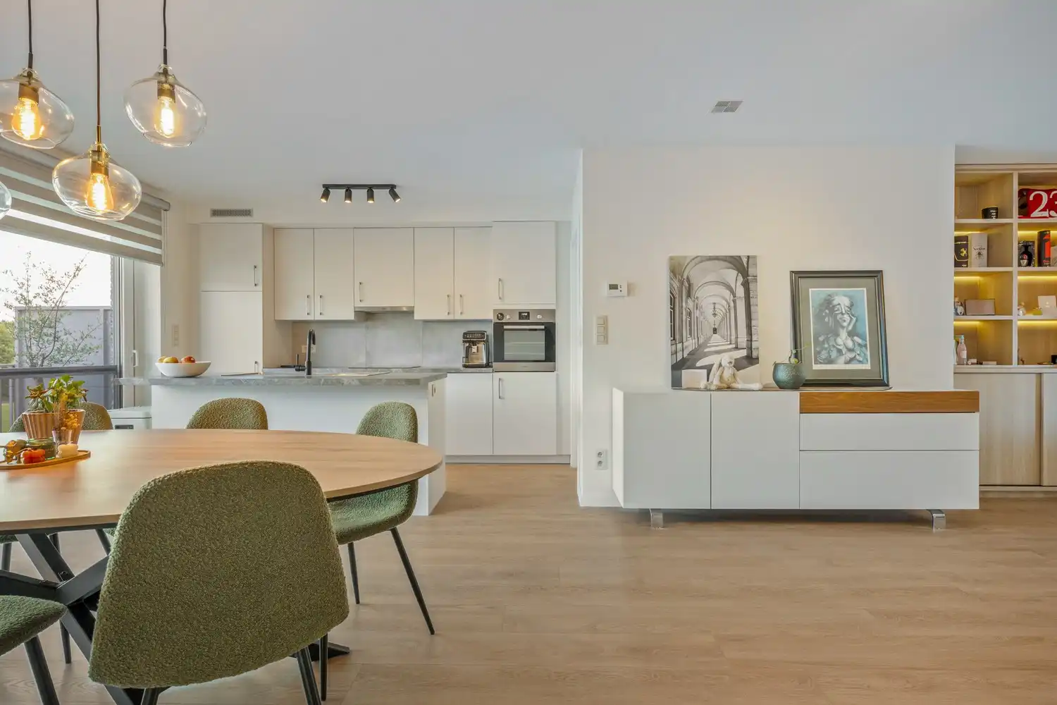 Recent ruim duplex appartement met 2 slpkrs en terras te Schriek foto 4